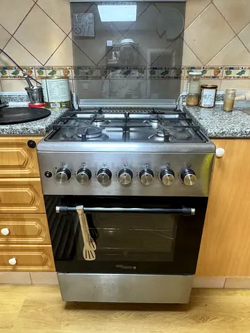 Gas Cooker with Oven - Stainless Steel 4 Burner, Good Working Condition