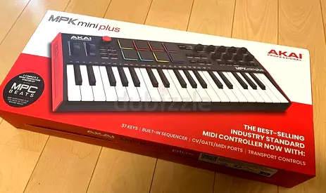 NEW Akai MPK mini plus USB Midi Compact Keyboard 37-key Pad Controller with BOX