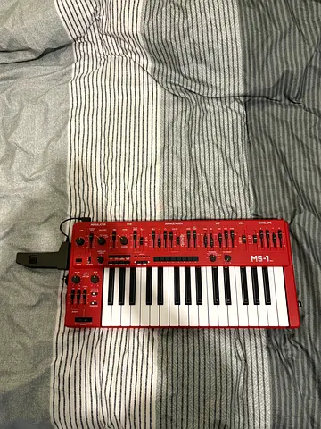 Behringer red MS-1 style mini synthesizer keyboard - great condition