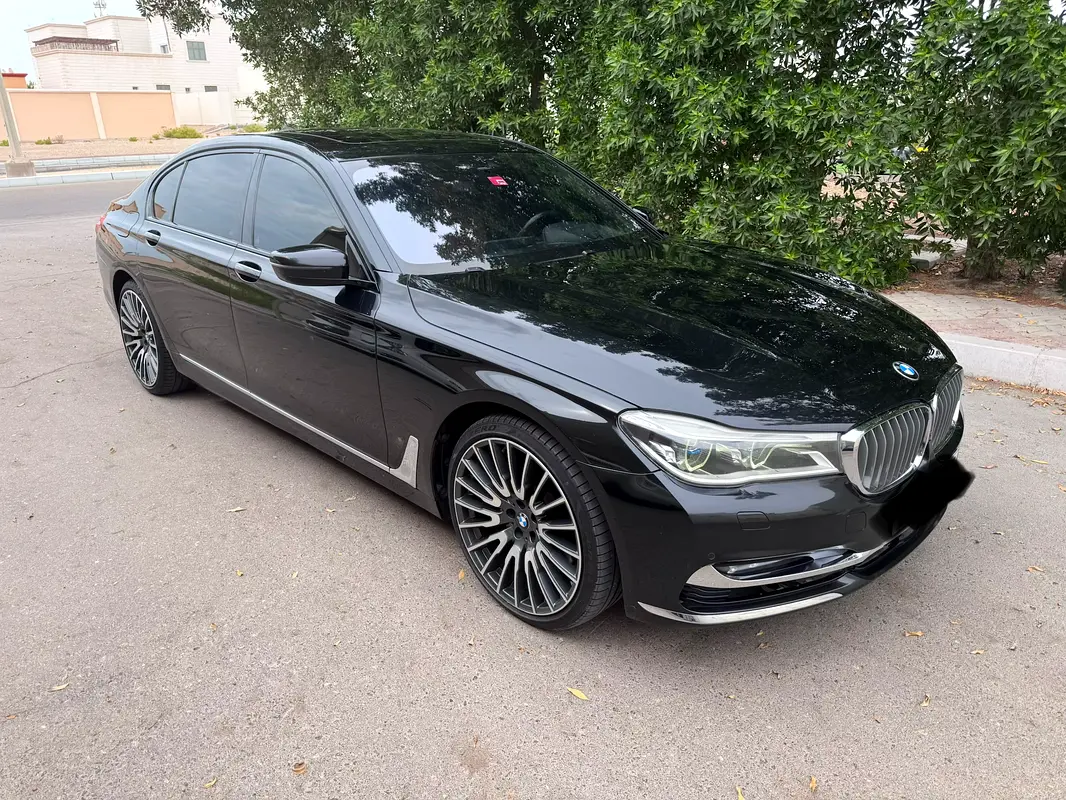 BMW 7-Series 2016 — photo 1 of 16