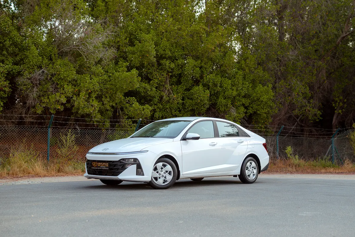 Hyundai Accent 2025 — photo 1 of 17