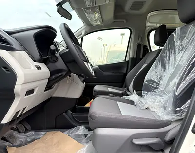 2025 Toyota HIACE — фото 8