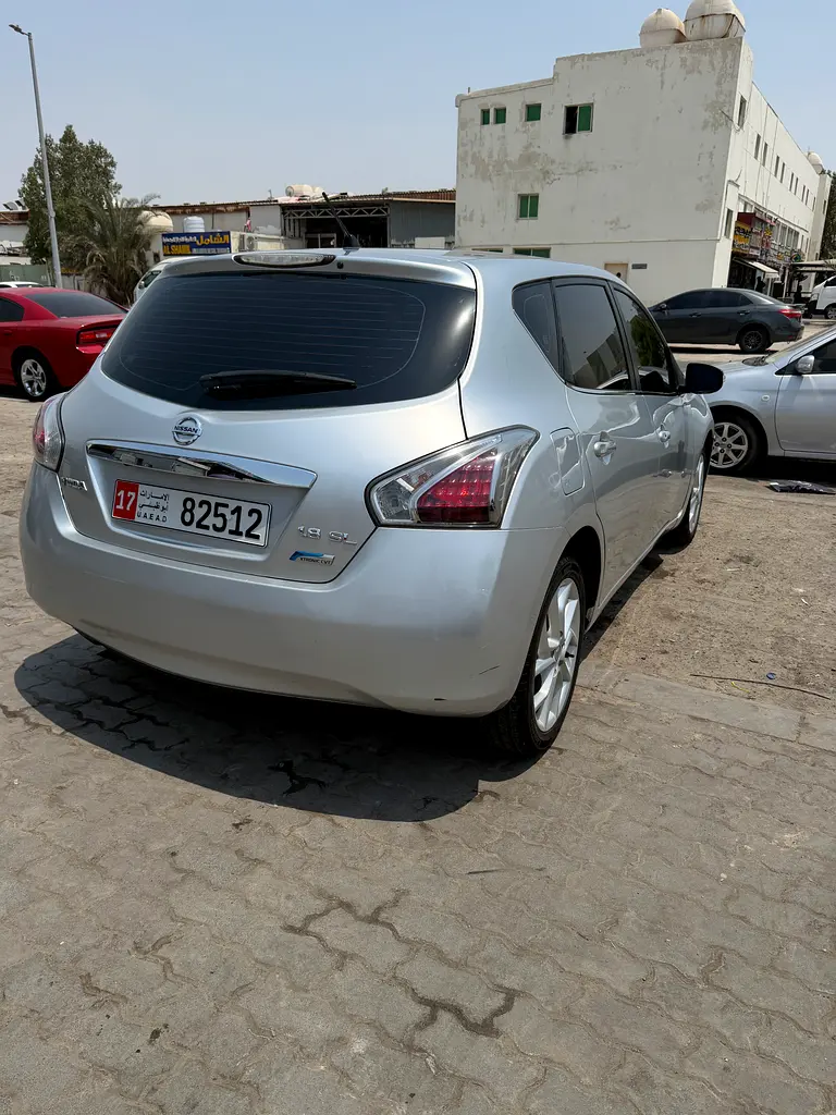 Nissan Tiida 2015 — photo 1 of 11