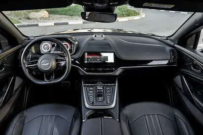 صورة 7 لـ 2025 Aston Martin DBX