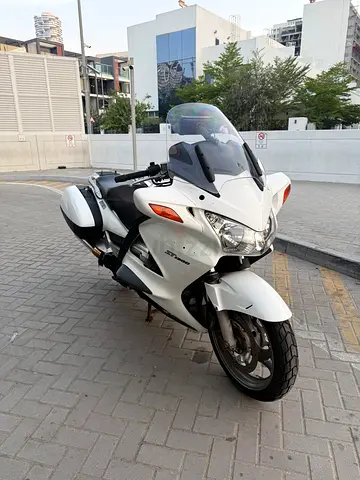 Honda St1300 pan European ABS in nice condition 2 seats CarPlay sound system motorcycle