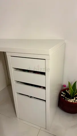 White desk with 4-drawer storage (good condition)