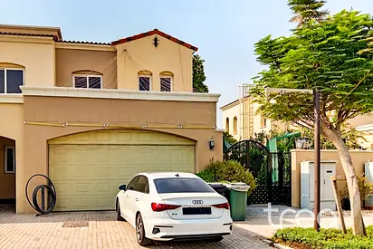 Spacious | Closed Garage | Corner-unit