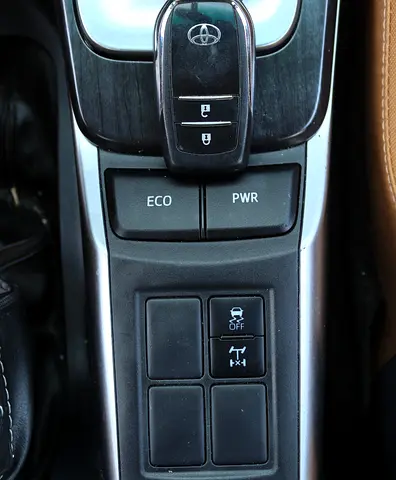 2022 Toyota FORTUNER — фото 13
