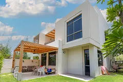 Upgraded Corner Unit | Within Pool N Park Vicinity