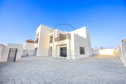 Vacant! Brand New | Spacious 5BR Villa- Single Row