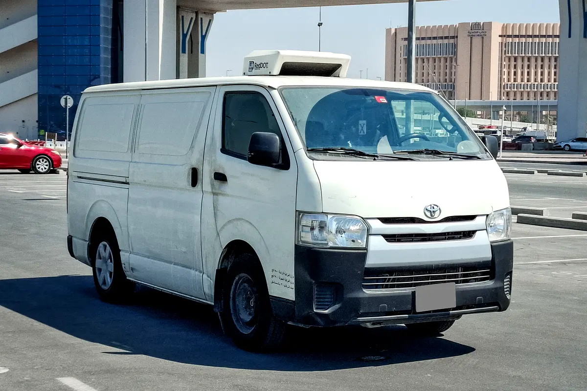 Toyota Hiace 2018 — photo 1 of 14