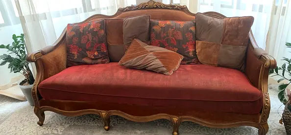 EMERGENCY MOVING SALE: Complete Royal Wooden Sofa Set  Coffee Table – ONLY 300 AED!