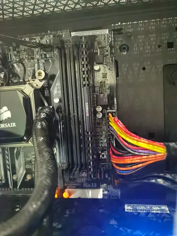 Used vengence  16GB RAM ddr4 (open case view)