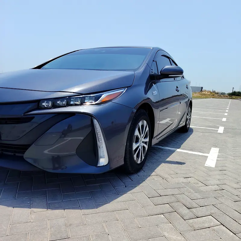 Toyota Prius 2022 — photo 1 of 11