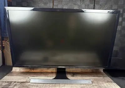 Samsung 24-inch LED Monitor in Good Condition