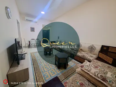 غرفة وصالة للإيجار في الروضة عجمان بجوار الشروق مول وشارع الشيخ عمار حمامين شامل الخدمات بسعر 3200 درهم شهريا تأمين 500 درهم متاحة من الساعة 5 مساء