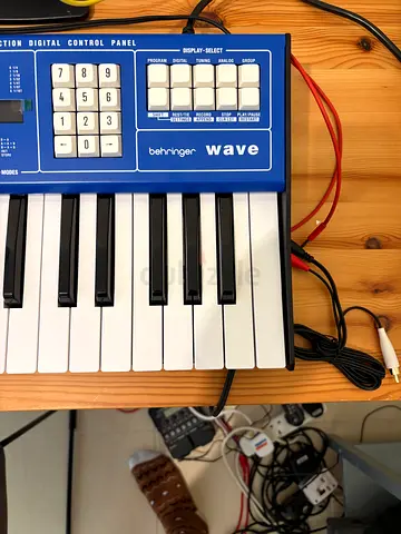Behringer Wave 25-Key Mini MIDI Keyboard Controller - Good Working Condition