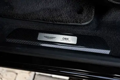 صورة 15 لـ 2025 Aston Martin DBX