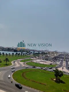 3-bedroom apartment with a living room, featuring a sea view, a prime location, built-in wardrobes,