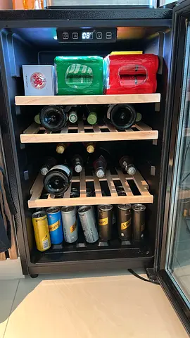 Hoover wine fridge 32 bottles in excellent condition