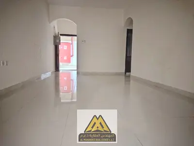 للإيجار شقة غرفة وصالة واسعة في منطقة الروضة 3، تتميز بتصميم عملي ومساحات مريحة، مع شرفة بإطلالة مفتوحة توفر أجواءً هادئة وإضاءة طبيعية. تقع الشقة في