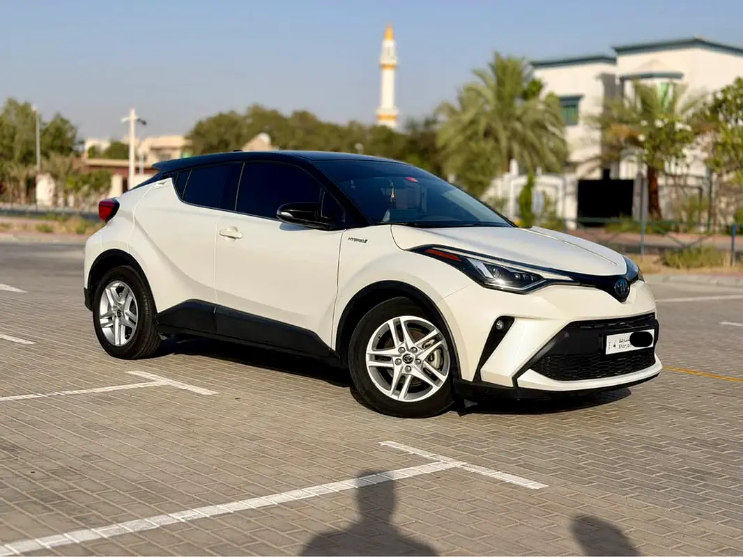 Toyota C-HR 2021 — photo 1 of 10