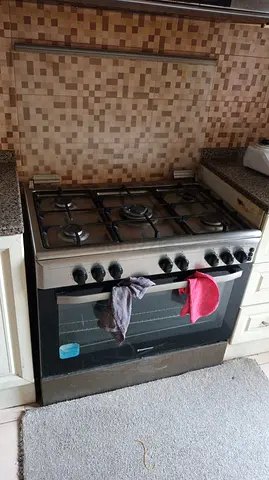 stainless steel freestanding gas cooker with oven - 5 burners