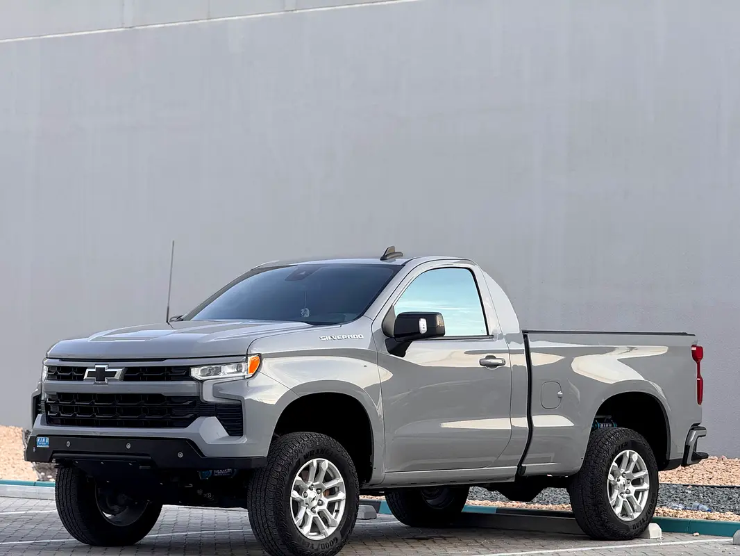 Chevrolet Silverado 1500 2024 — photo 1 of 15