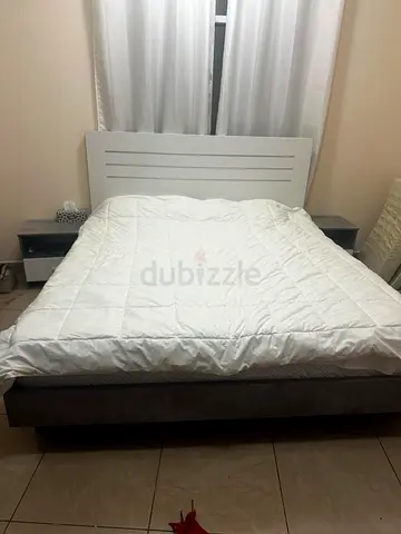 HOMEBOX bed frame + 2 Nightstands (No mattress)