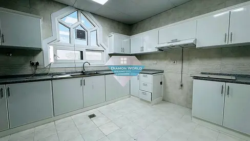 EXECUTIVE BACHELORS 3 BEDROOM WITH SEPERATE HALL FOR RENT MBZ.