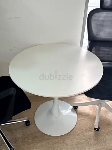 Round White Tulip Coffee Table - Modern Pedestal Base