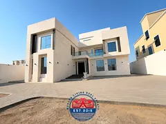 Luxurious Super Modern 5 Master Bedrooms villa with Cabinet and Parking in Start for Rent in Madinat