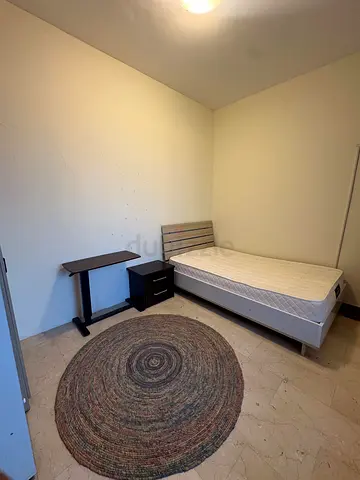 Private partition room with window for single person available in Jvc