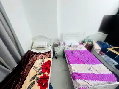 Bed space for male near emirates tower metro station
