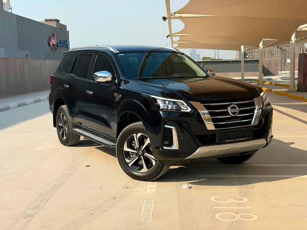 Nissan Xterra 2023 — photo 1 of 17