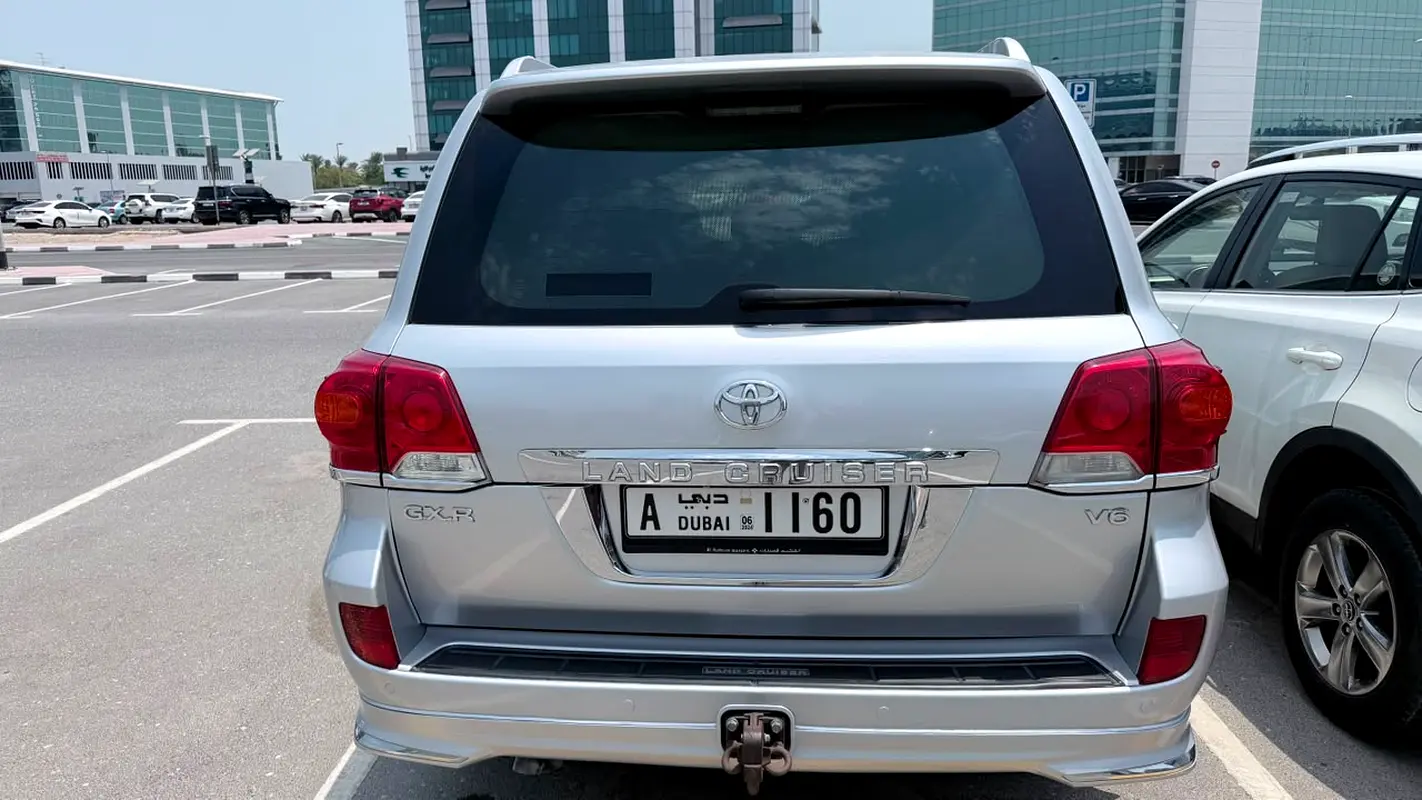 Toyota Land Cruiser 2015 — photo 1 of 11