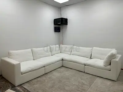Like new condition ws living modular sofa