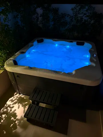 Hot tub 6 man (zenith)