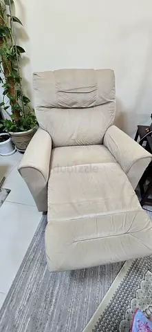 La-Z-Boy Pinnacle Recliner – Pristine Condition