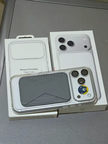 iPhone 17 Pro Max Silver with Clear Case and MagSafe holder lifetime hard protection film of Bear.