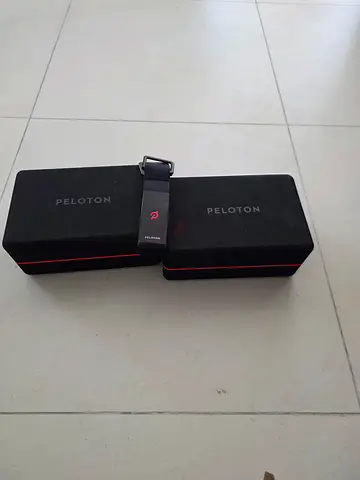 Peloton Set of 2 yoga blocks with pekoton yoga Strap