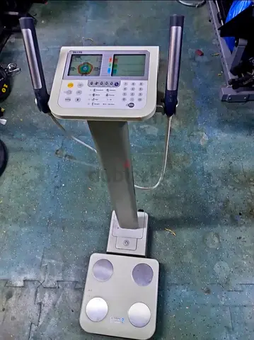 Used body composition analyzer scale with hand electrodes