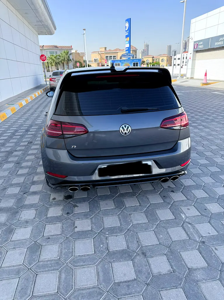 Volkswagen Golf R 2018 — photo 1 of 6