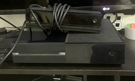 Xbox One Console – Excellent Condition (Console + Kinect Sensor)