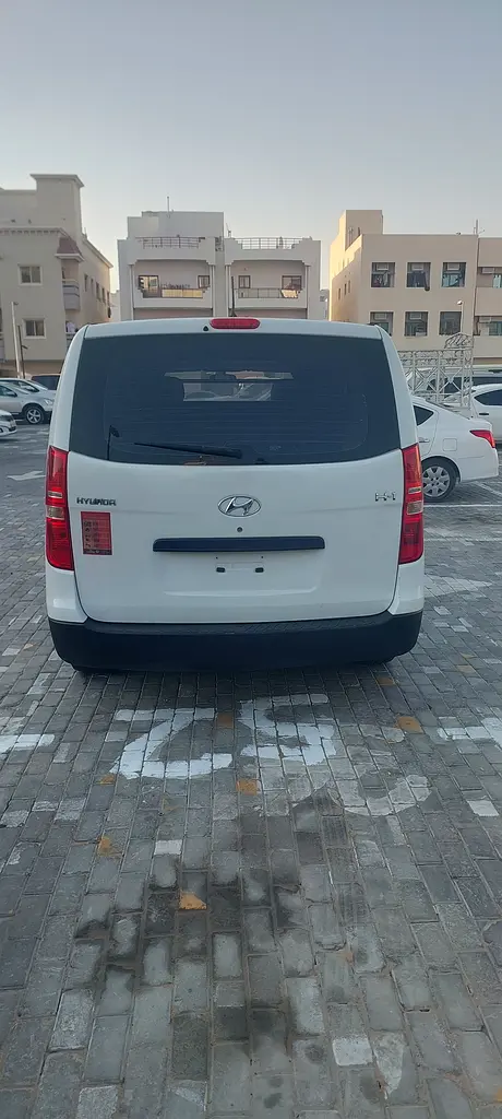 Hyundai H1 2016 — photo 1 of 17