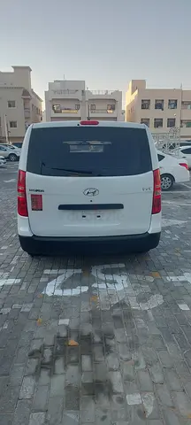 Hyundai H1 2016 GCC Specs | Well Maintained | 6 Seater Van