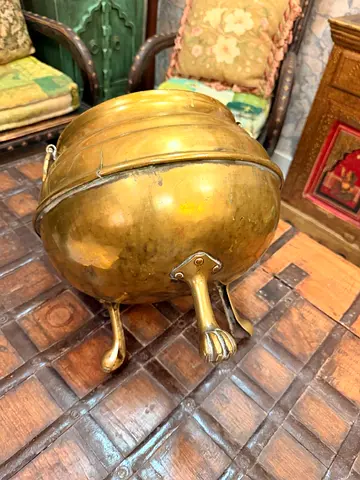 Vintage Brass Coal Scuttle/Kettle with Claw Feet - Decorative Antique Piece