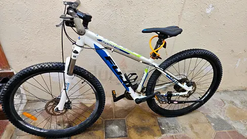 White Mountain Bike - Fuji nevada 1.7 29inch