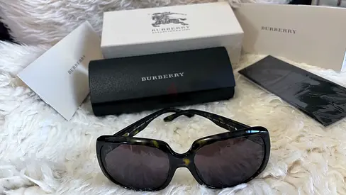 BURBERRY sunglass - New!