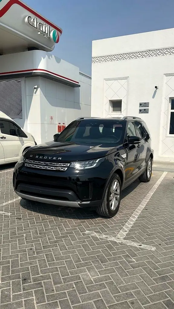Land Rover Discovery 2017 — photo 1 of 7